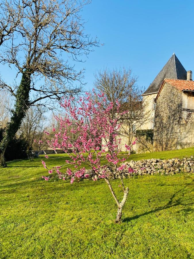 Champagnac-de-Bélair Maison Du Roc Bed & Breakfast エクステリア 写真