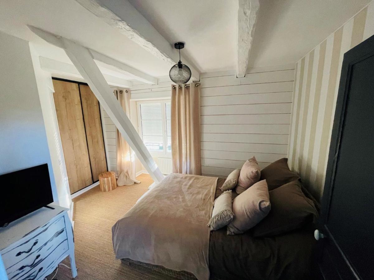 Champagnac-de-Bélair Maison Du Roc Bed & Breakfast エクステリア 写真