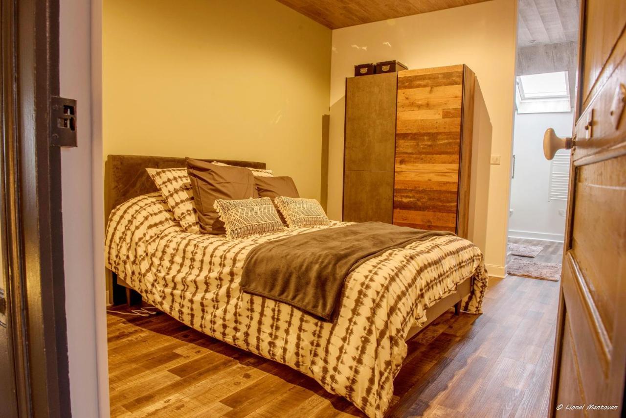 Champagnac-de-Bélair Maison Du Roc Bed & Breakfast エクステリア 写真